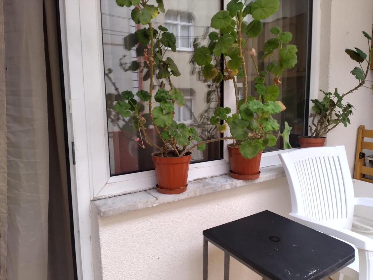 Feeling At Home In Istanbul Center 5 Minutes Walk To The Atakoey Metro Station & Metrobus Buitenkant foto